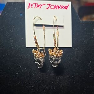 NWT Betsey Johnson Gold and Black Skull Earrings